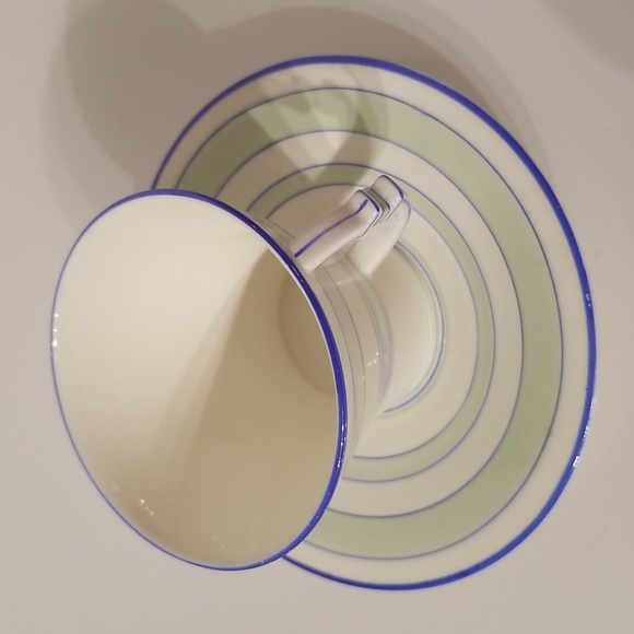 1930s Vintage Royal Albert Art Deco Teacup and Saucer Set - Picture 15 of 17